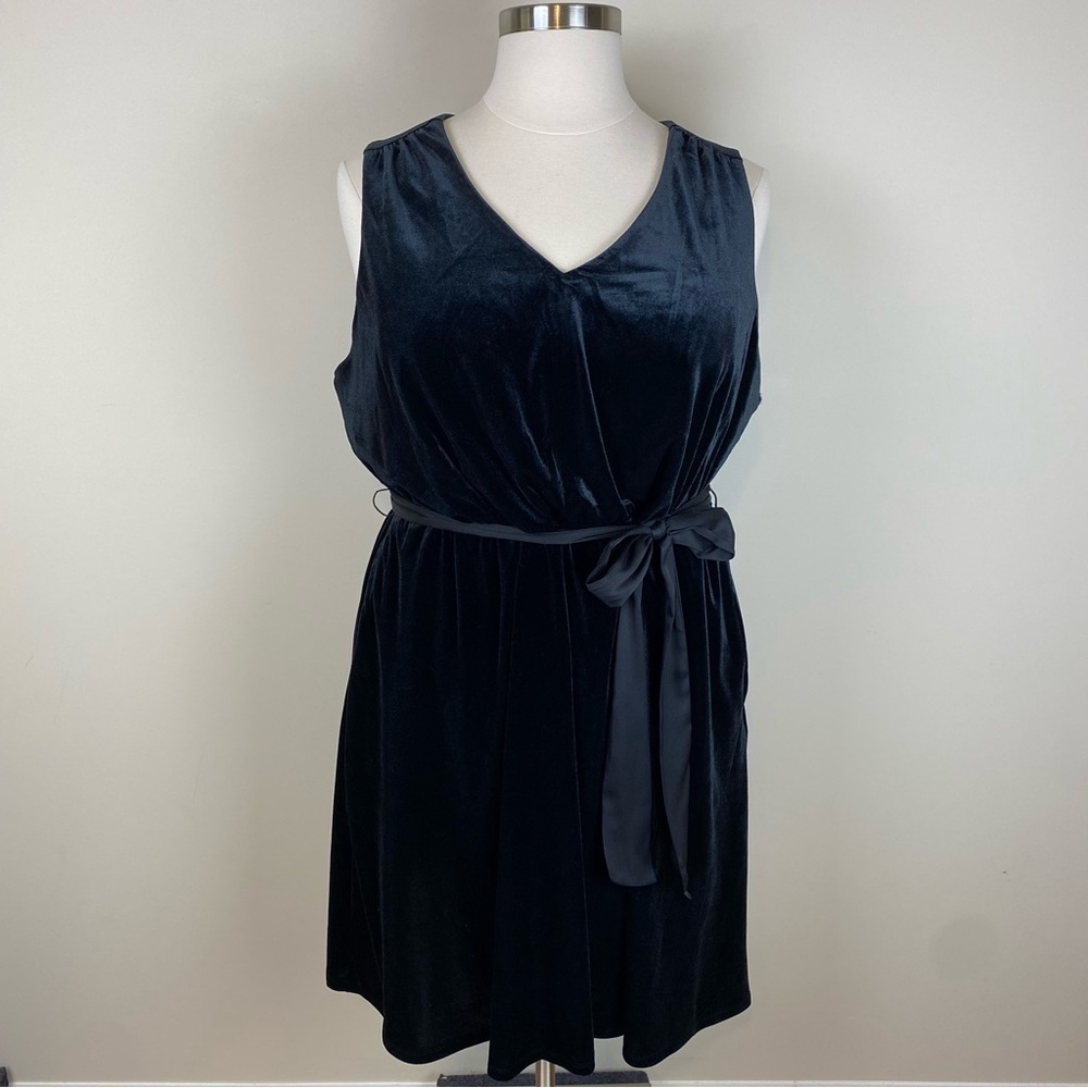 Draper James RSVP NWT Black Velvet Dress Size‎ 2X Sleeveless Belted Lined V Neck